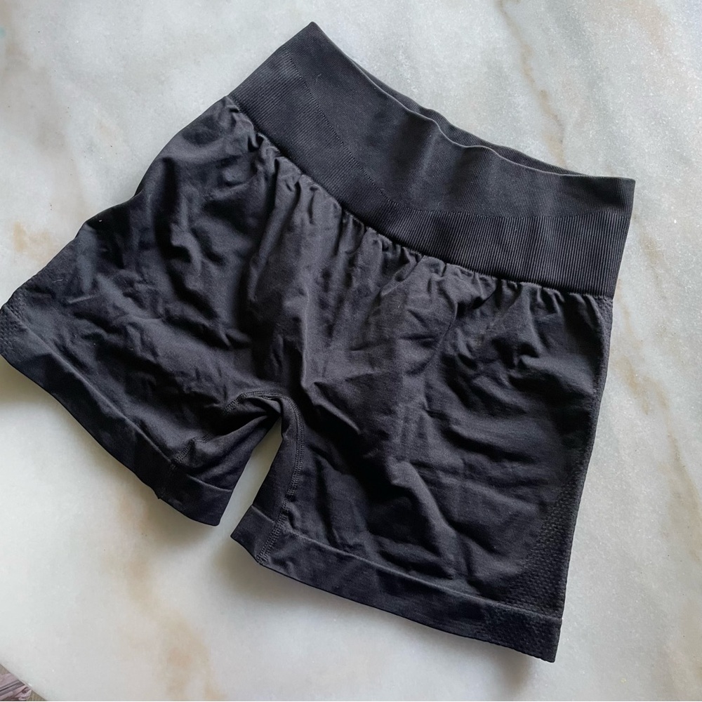 Black Women's Seamless Shorts size L - Picture 1 of 3